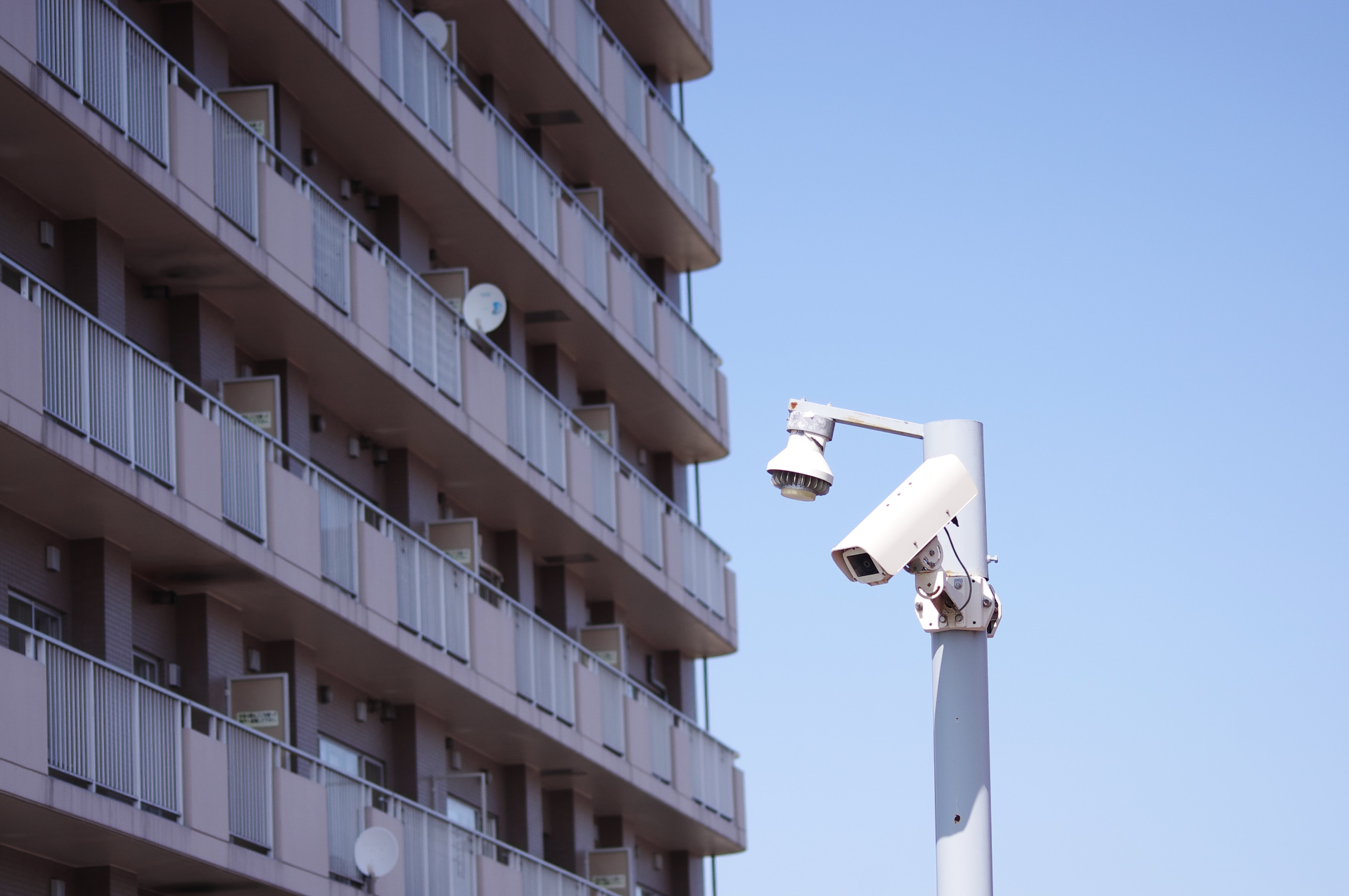 cámara de seguridad en la vía pública